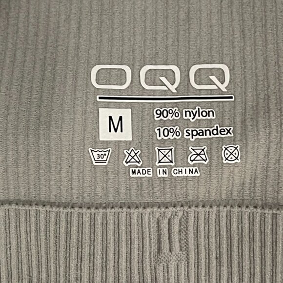 Lot of Three Laying Tops Unbranded - Gray, Black and White Size M - Picture 3 of 4